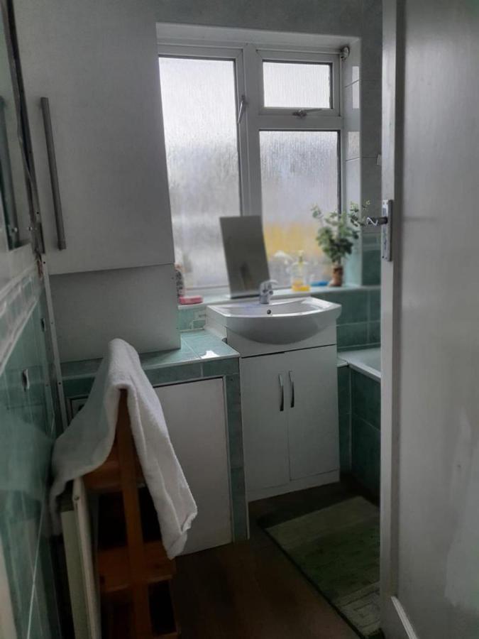 Grey Double Bedroom London Exterior foto